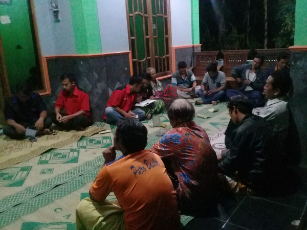 Pertemuan karang taruna