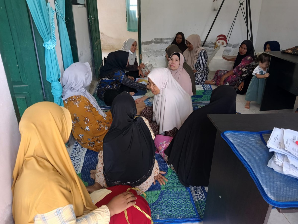 MELAKUKAN PENYULUHAN DAN PEMBINAAN KEPADA PARA LANSIA