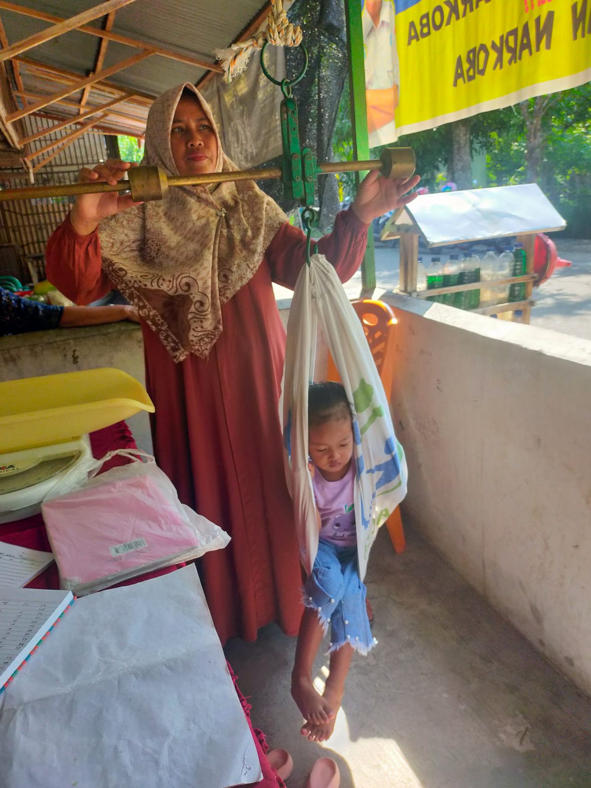 PENIMBANGAN  PADA ANAK