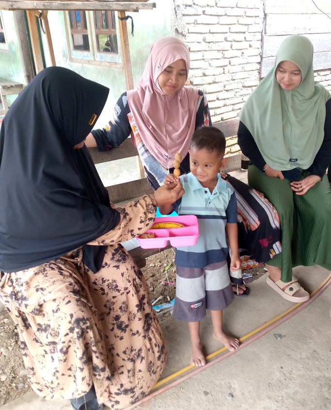 Pemberian PMT untuk balita gizi kurang