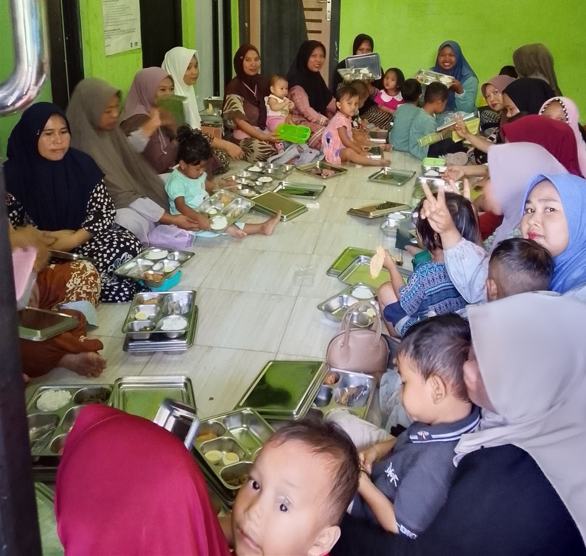 Pembagian mbg hari ke empat