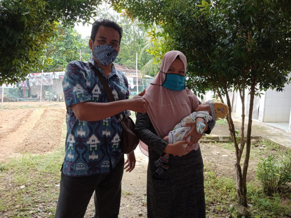 Penyuluhan dan pembinaan kepada orang tua bayi agar tetap memberikan ASI Exclusive,  Serta pemberian imunisasi