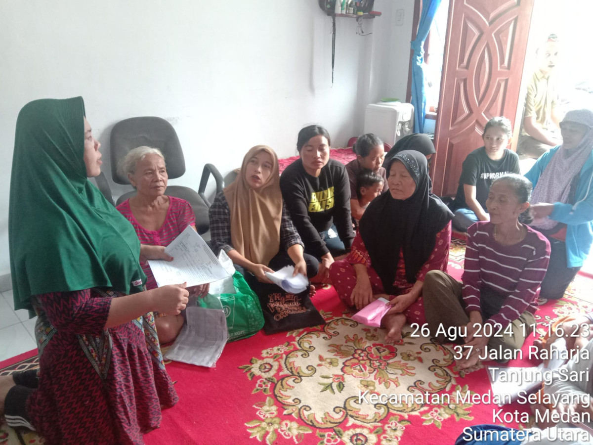 Penyuluhan kepada ibu lansia