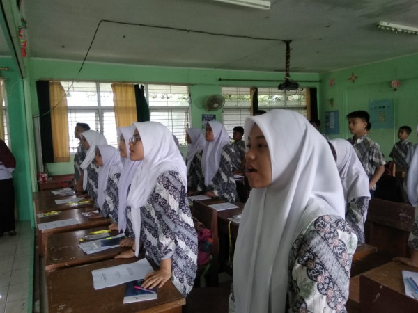 Pembinaan sekolah siaga Kependudukan di SMP Adabiah Di kawasan Kampung KB Jati Bawah Buluh Kec Padang Timur