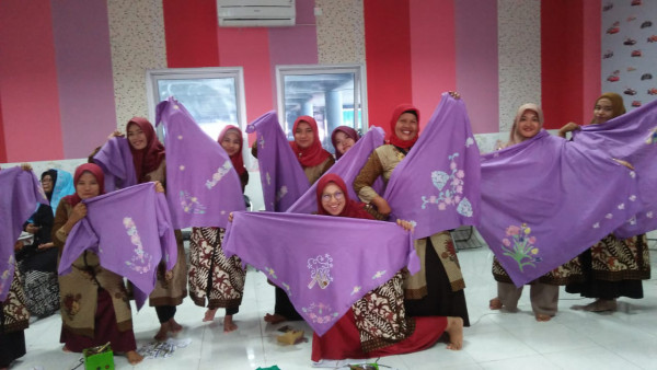 Intervensi dari DP3AP2KB Belajar Membatik