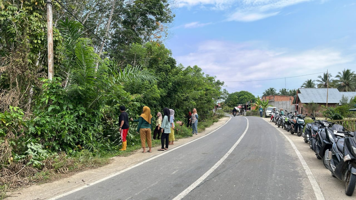 .Jumat berkah,,,,Goro disepanjang jalan,,,,,,warga desa lubres hilir.