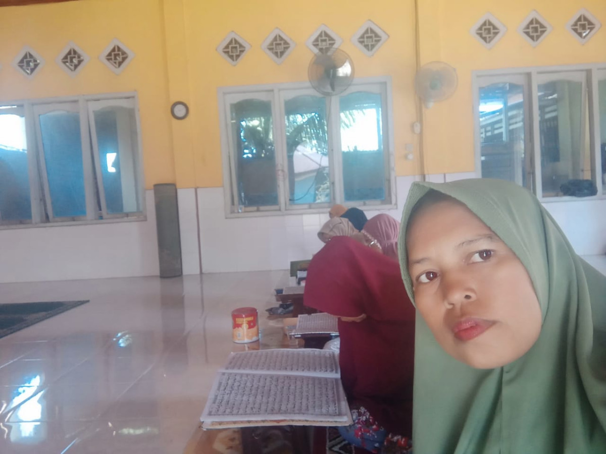 Pengajian rutin setiap hari Ahad,,,,belajar membaca Al Qur'an.majlis taklim Al-Mujahidin.desa lubres hilir