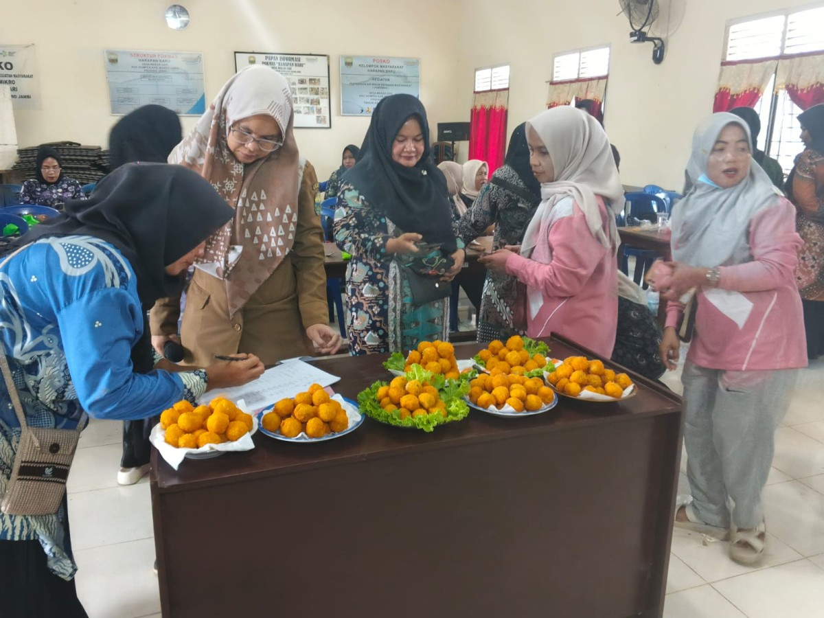 Kegiatan Pelatihan Menu Olahan DASHAT (Dapur Sehat Atasi Stunting)