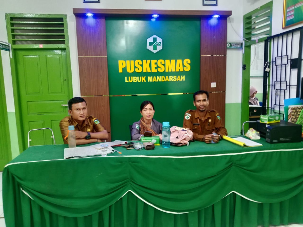 melakukan kegiatan KIE