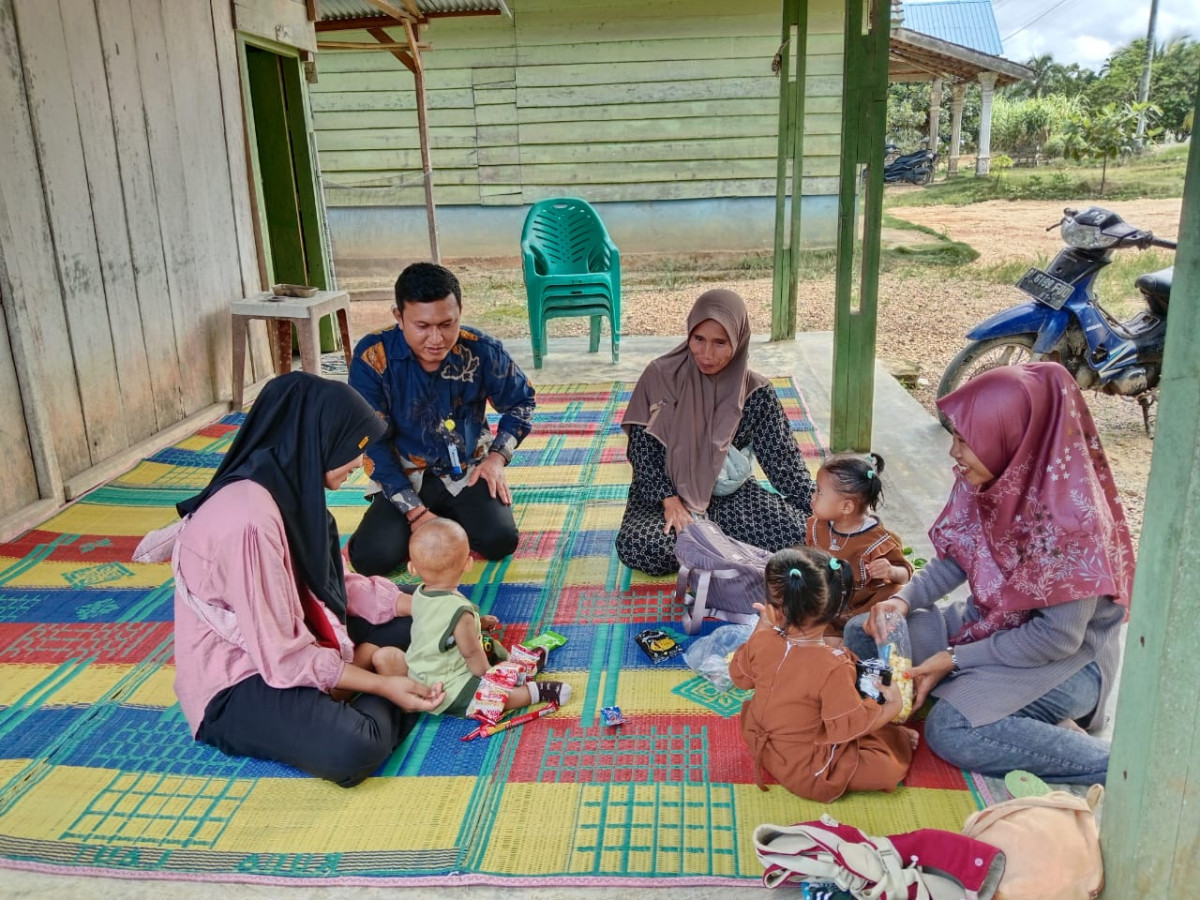 melakukan kegiatan KIE