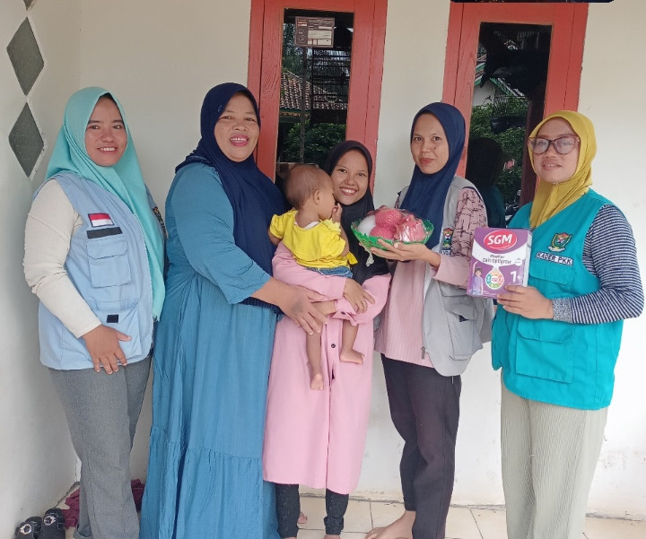 Kunjungan dan memberikan edukasi ke rumah Balita yang memiliki masalah kesehatan