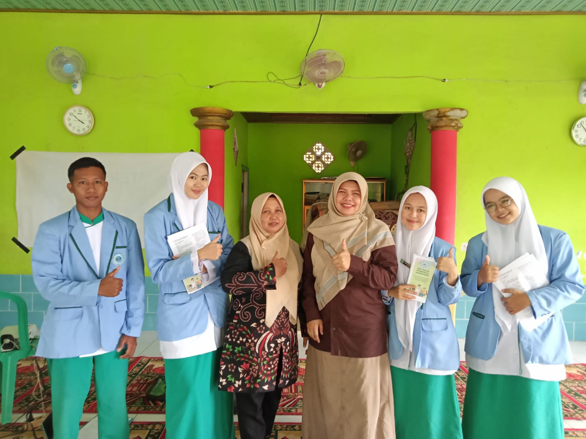 Poto bareng setelah sosialisasi