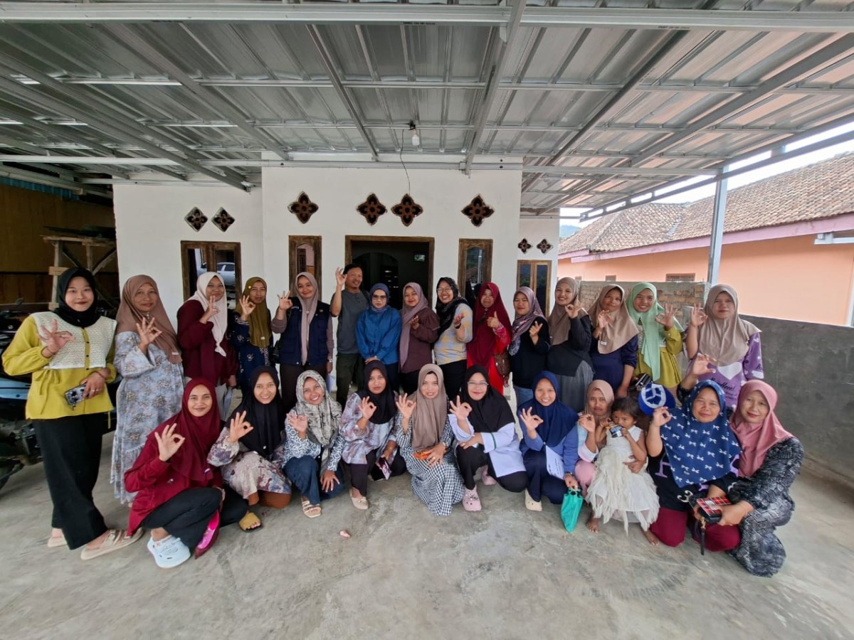 Foto bersama PPL dan anggota Srikandi tani