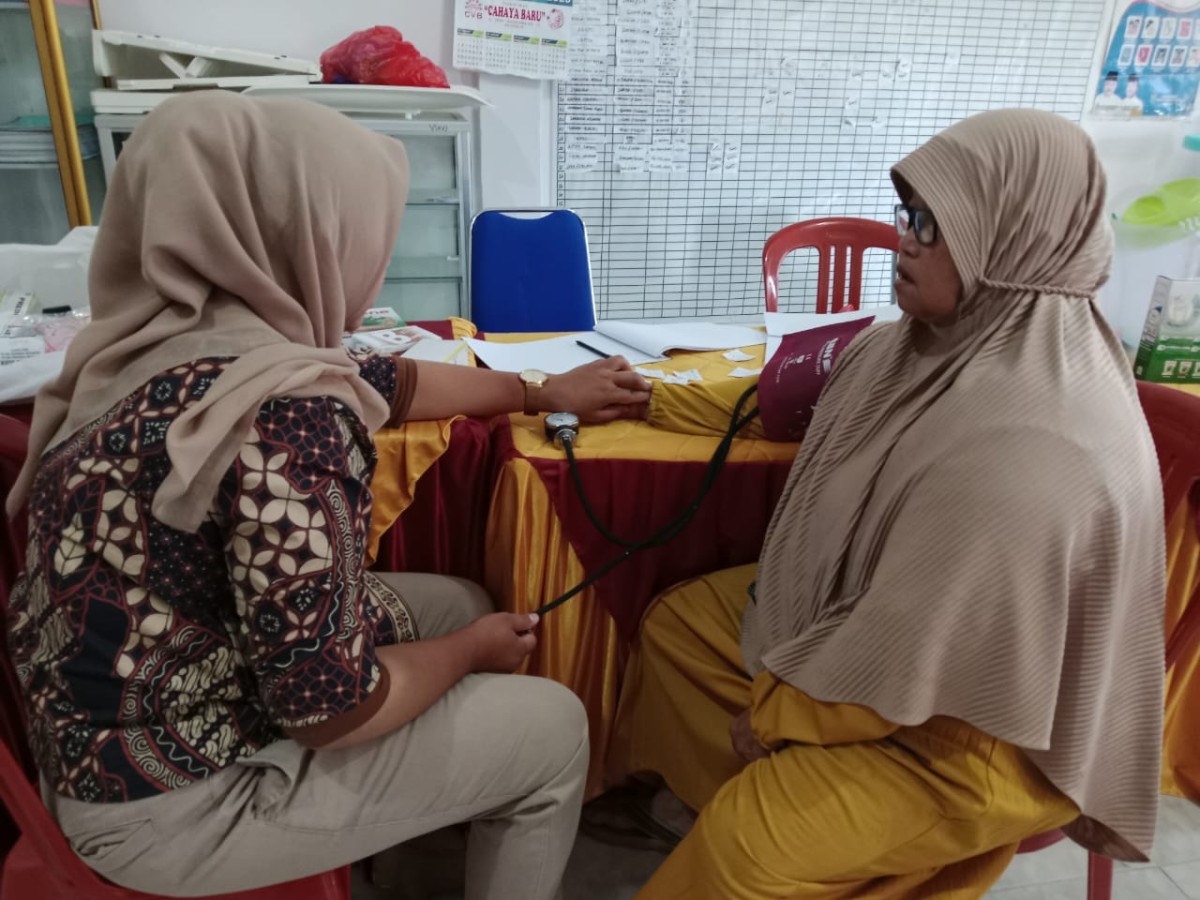 Pelayanan kesehatan oleh bidan desa