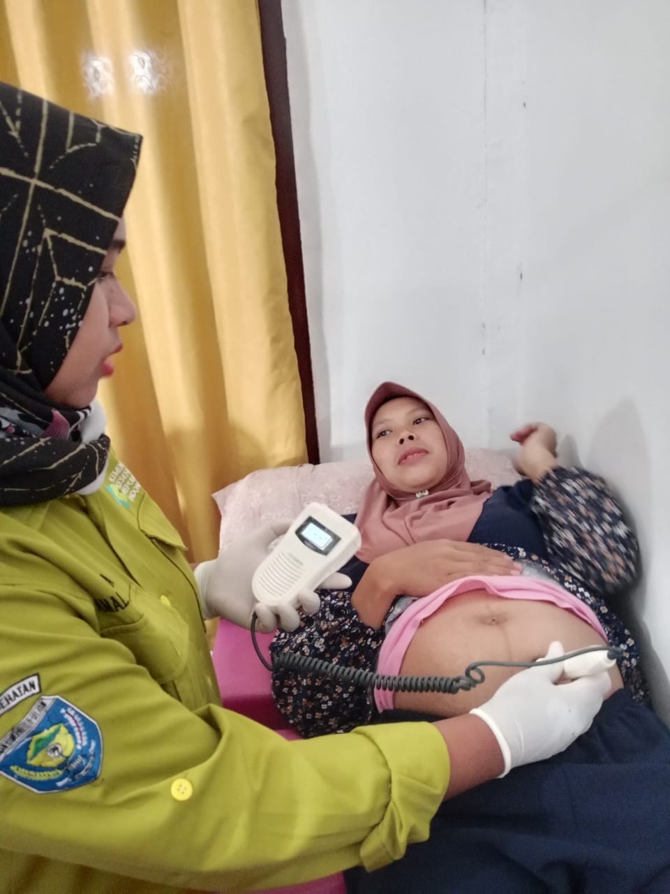Pemeriksaan DJJ pada bumil oleh bidan desa