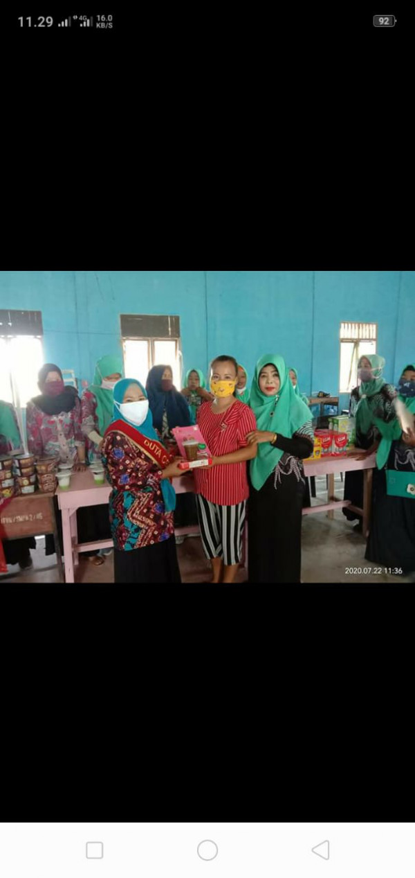 PEMBAGIAN MAKANAN TAMBAHAN UNTUK CEGAH STUNTING