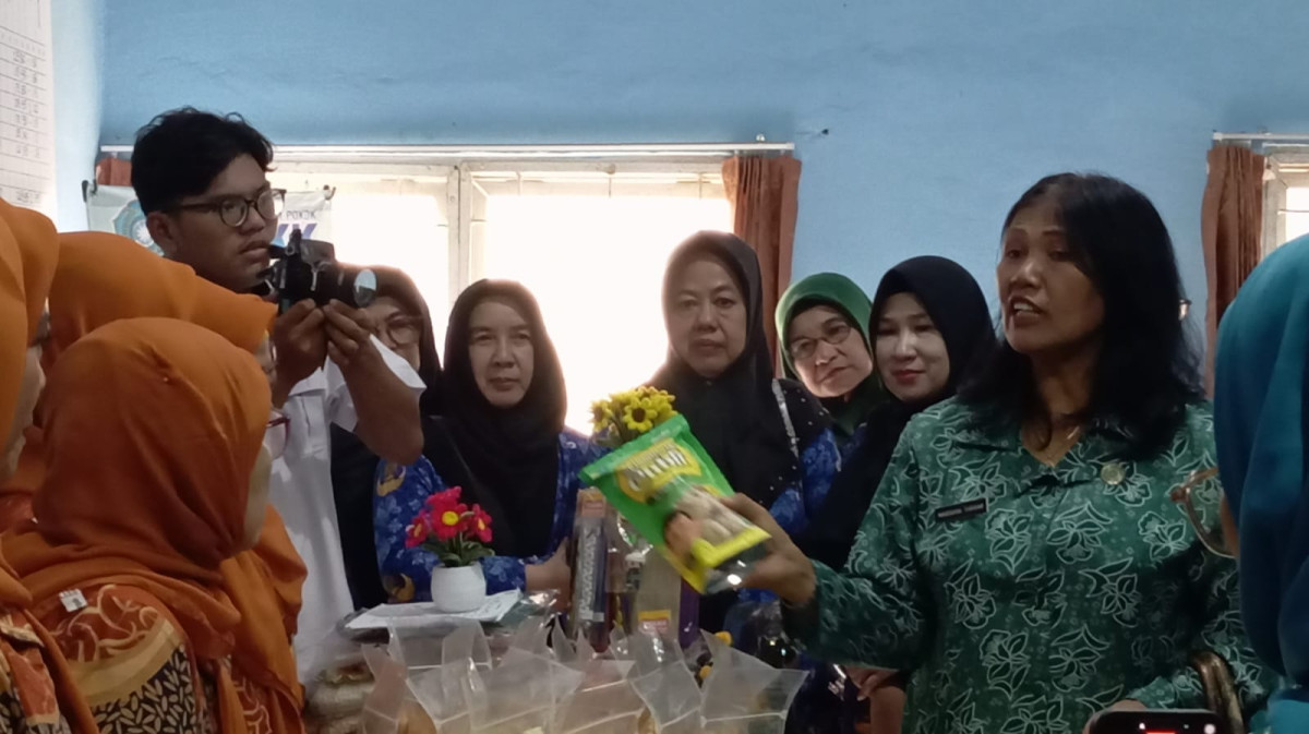 Pembinaan UPPKA Kampung KB dengan melakukan Gelar Usaha dalam Rangka Lomba UP2K Tk Kota Palembang