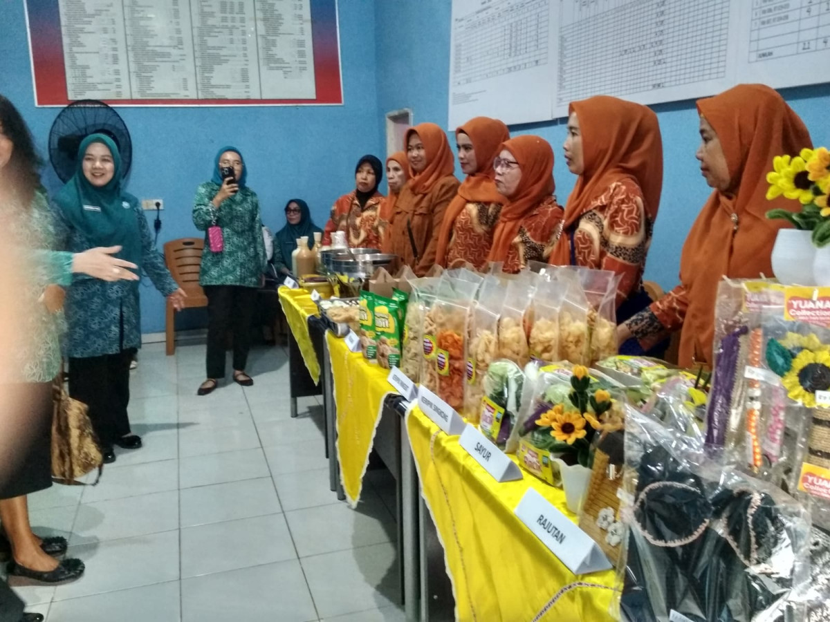 Anggota UPPKA dengan usaha dagang