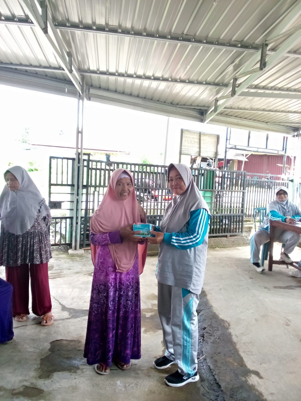 Pembagian PMT Lansia