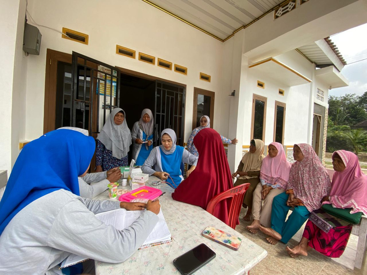 POSYANDU LANSIA DAN PEMBINAAN POKTAN BKL