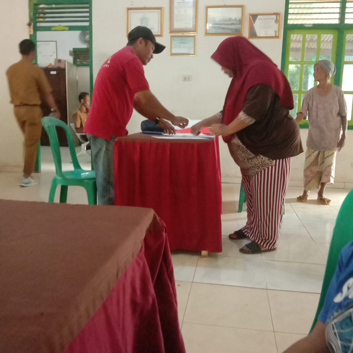 Kegiatan Pembagian Bansos Beras Tahun 2024 Pemagian Ke Lima