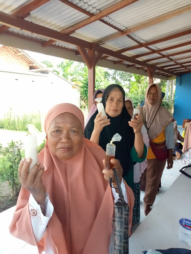 Pembagian PMT Lansia