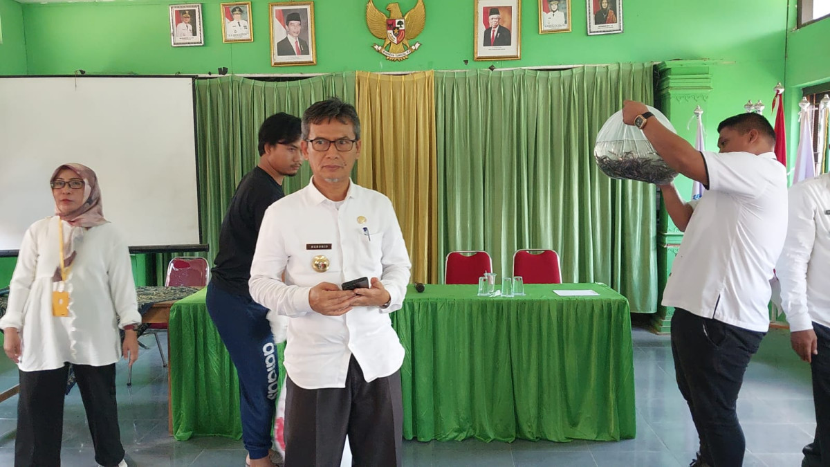 PEMBERIAN BIBIT IKAN AIR TAWAR