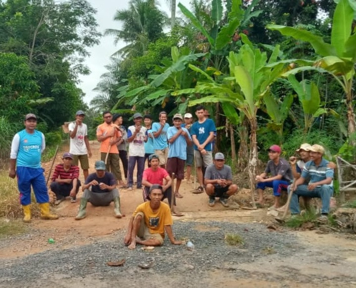 Gotong Royong Bersih-bersih Desa