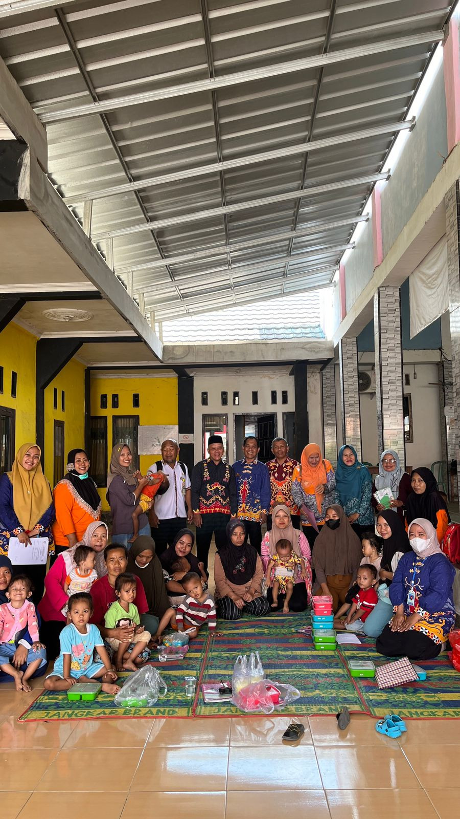 Pemberian PMT pada Balita