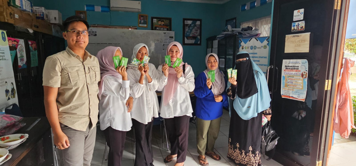 Pembagian kondom dan pil kepada ibu pascasalin