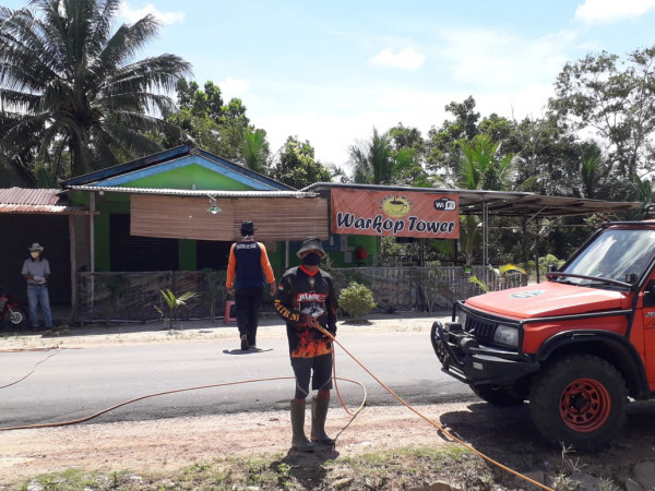 Kegiatan penyemprotan seminggu 2x oleh desa pencegahan penyebaran covid