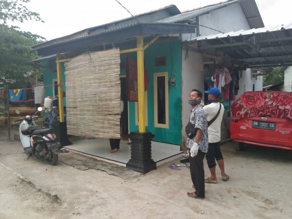 Kegiatan penjemputan untuk di bawak ke balai karantina wrga yg positif covid19