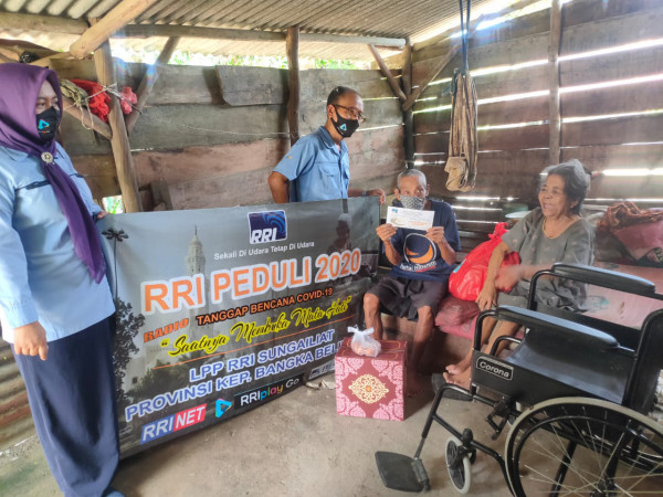 Bantuan sembako dan kursi roda