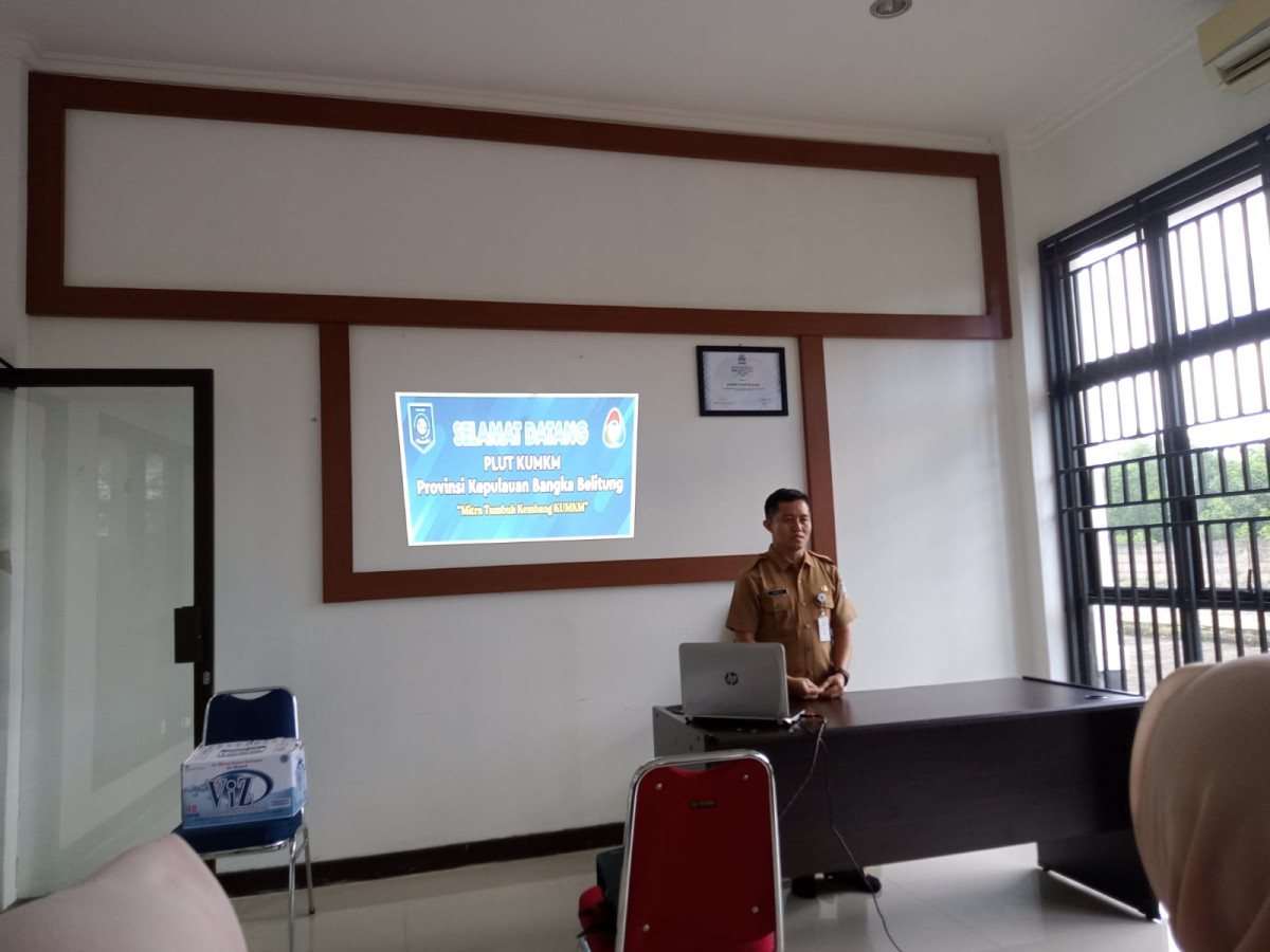 Mendengar Sosialisasi Dari Kepala Dinas Perindusterian dan Perdaggangan