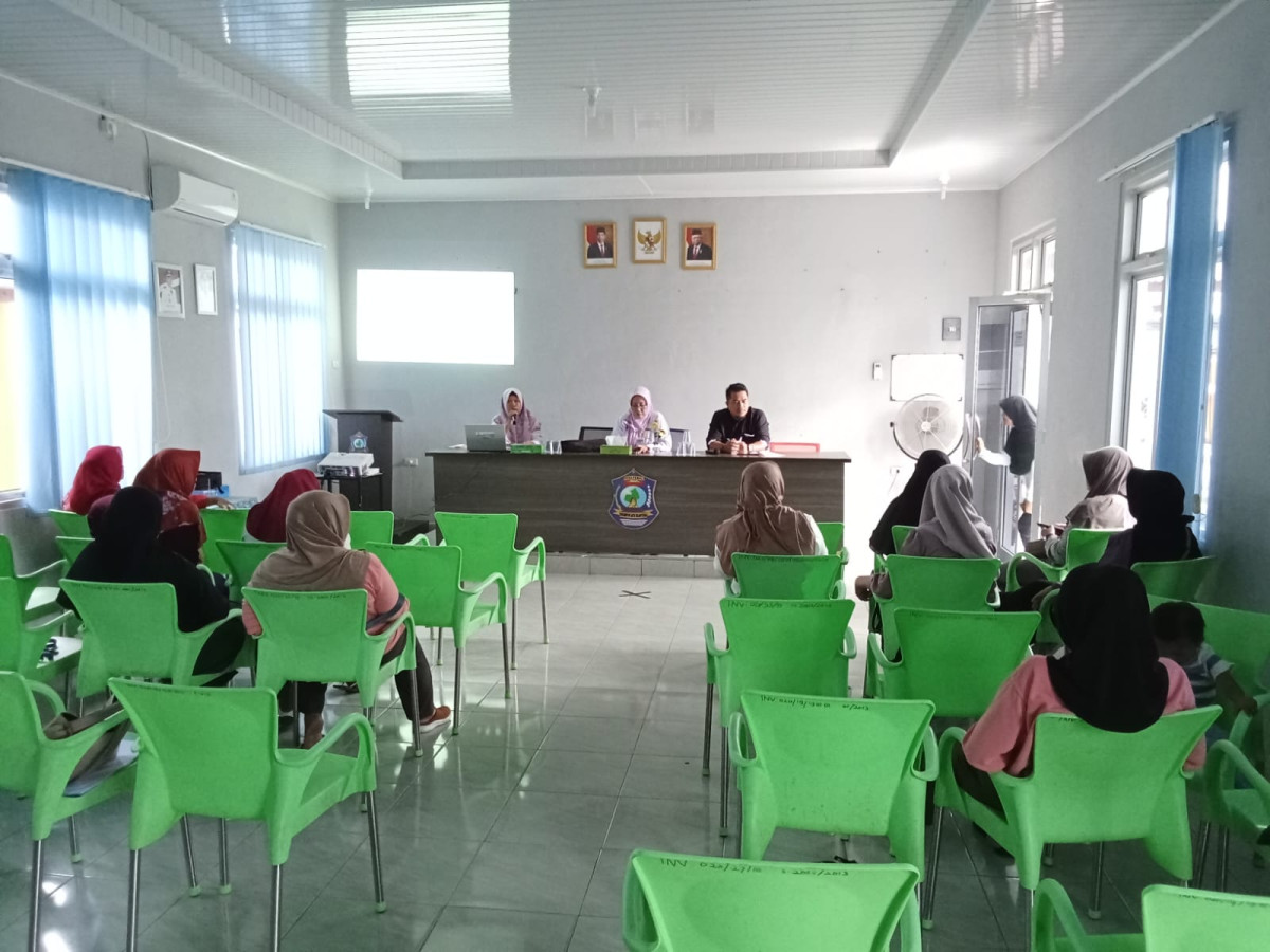 Melaksankan kegiatan PIK R berbasis masyarakat