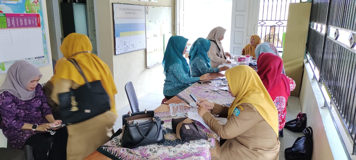 PEMBINAAN DARI PKK Kabupaten terkait Perlombaan Posyandu