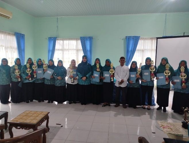 Pembagian Hadiah Lomba Kesrak PKK Kab. Bangka