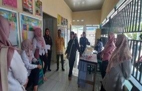 Menghadiri kunjungan pembinaan dari dinas kesehatan Kabupaten Bangka Ke Posyandu 6 SPM Desa Penyamun