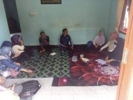 Menghadiri kegiatan bantuan untuk warga kurang mampu dari kampung zakat