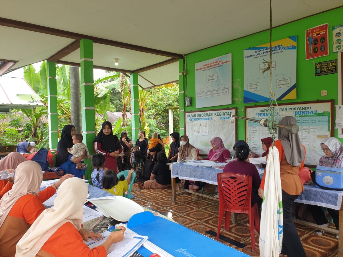 Melakukan pembinaan BKB di posyandu