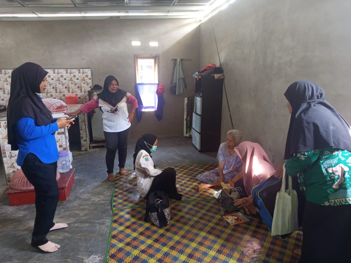 Melakukan kunjungan Rumah untuk melakukan pemeriksaan kesehatan