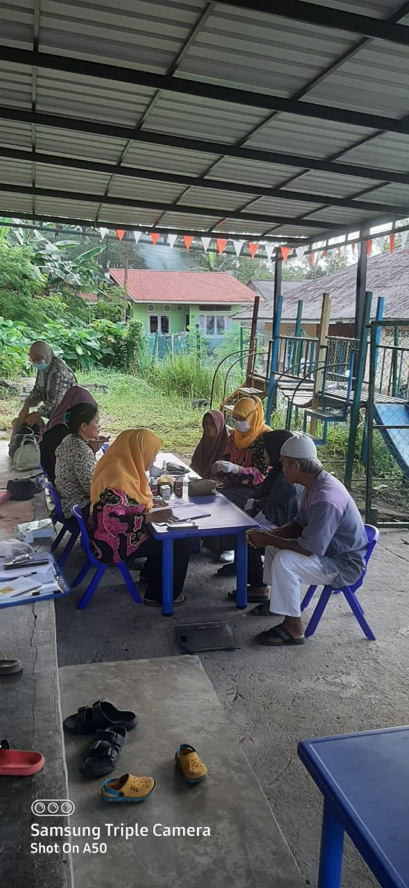 Posyandu balita dan posyandu lansia