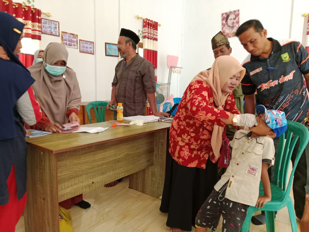 pemberian vaksin polio