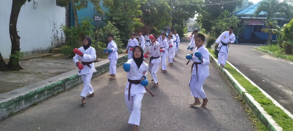 Pelatihan Rutin Cabor Karate RT.02/ RW.07 Pinang kencana NON FORMAL