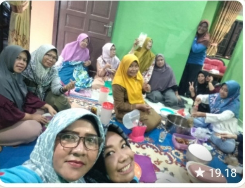 Setelah selesai latihan makan bersama