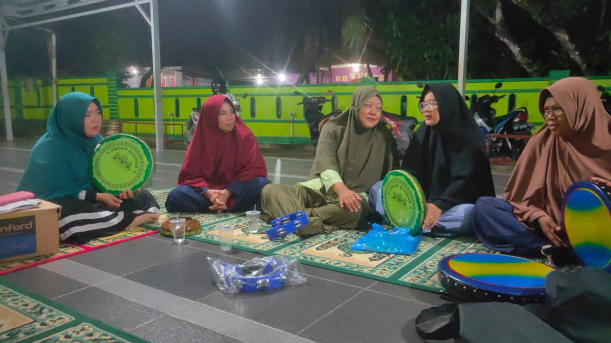 Latihan kompang ibu2 majelis Ta'lim nurul huda