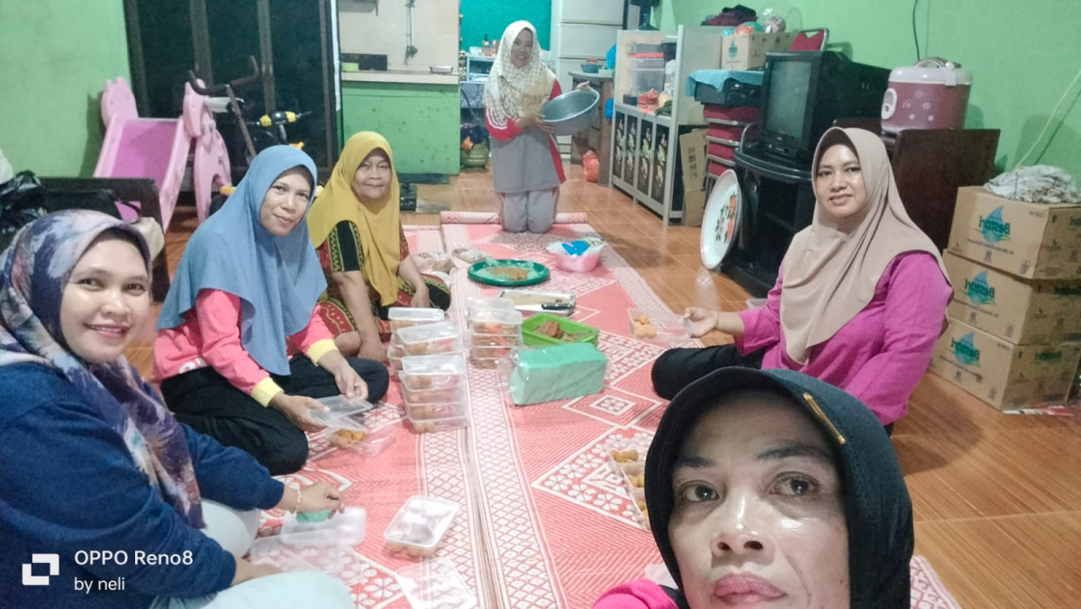Pmt oleh tp pkk kelurahan pinang kencana