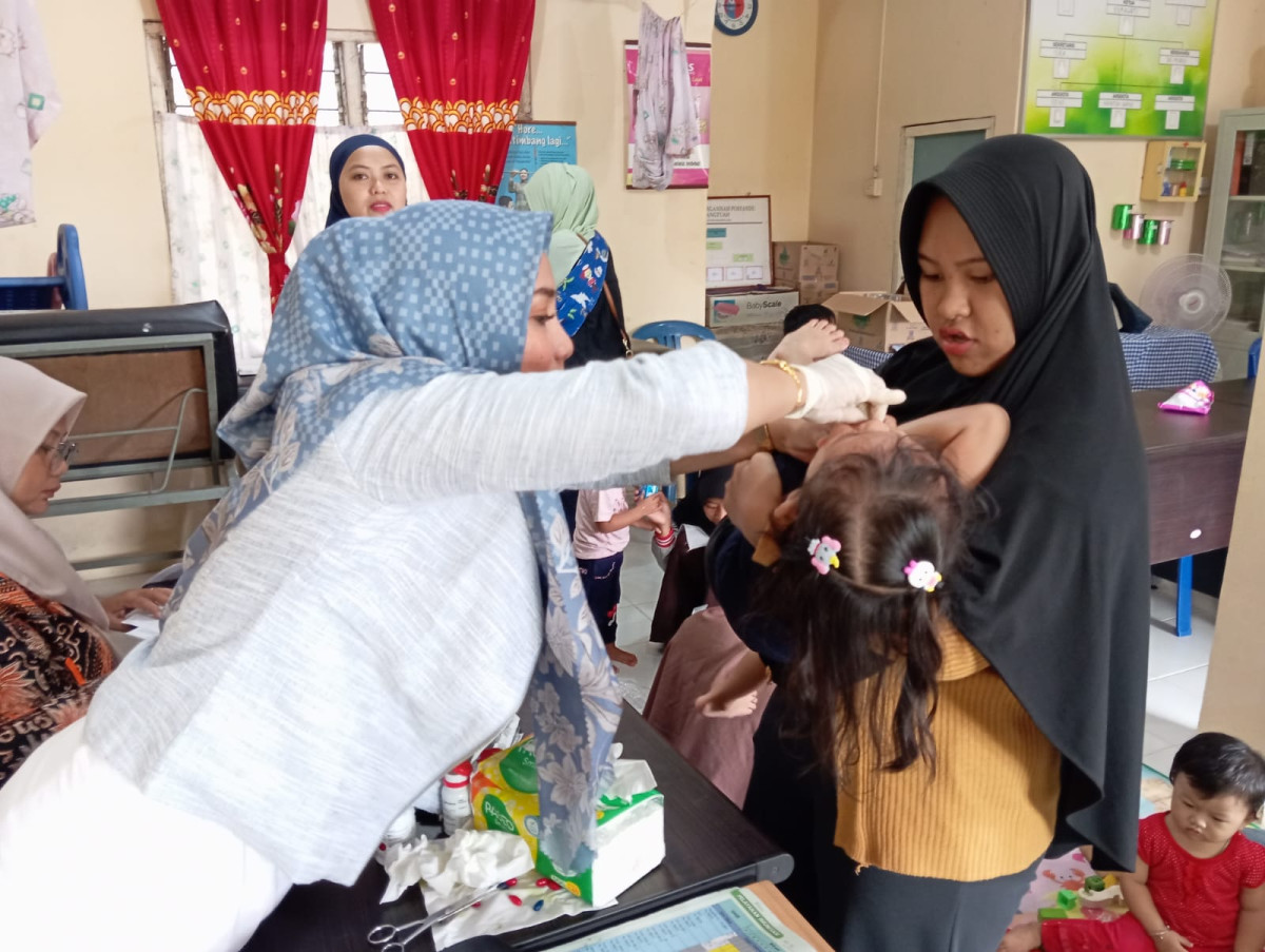Imunisasi di posyandu hangtuah
