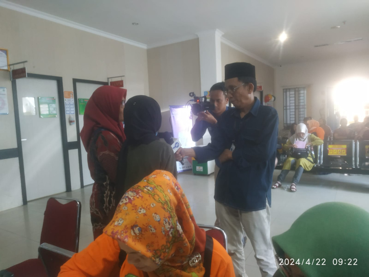 Wawancara dengan Reporter Lokal