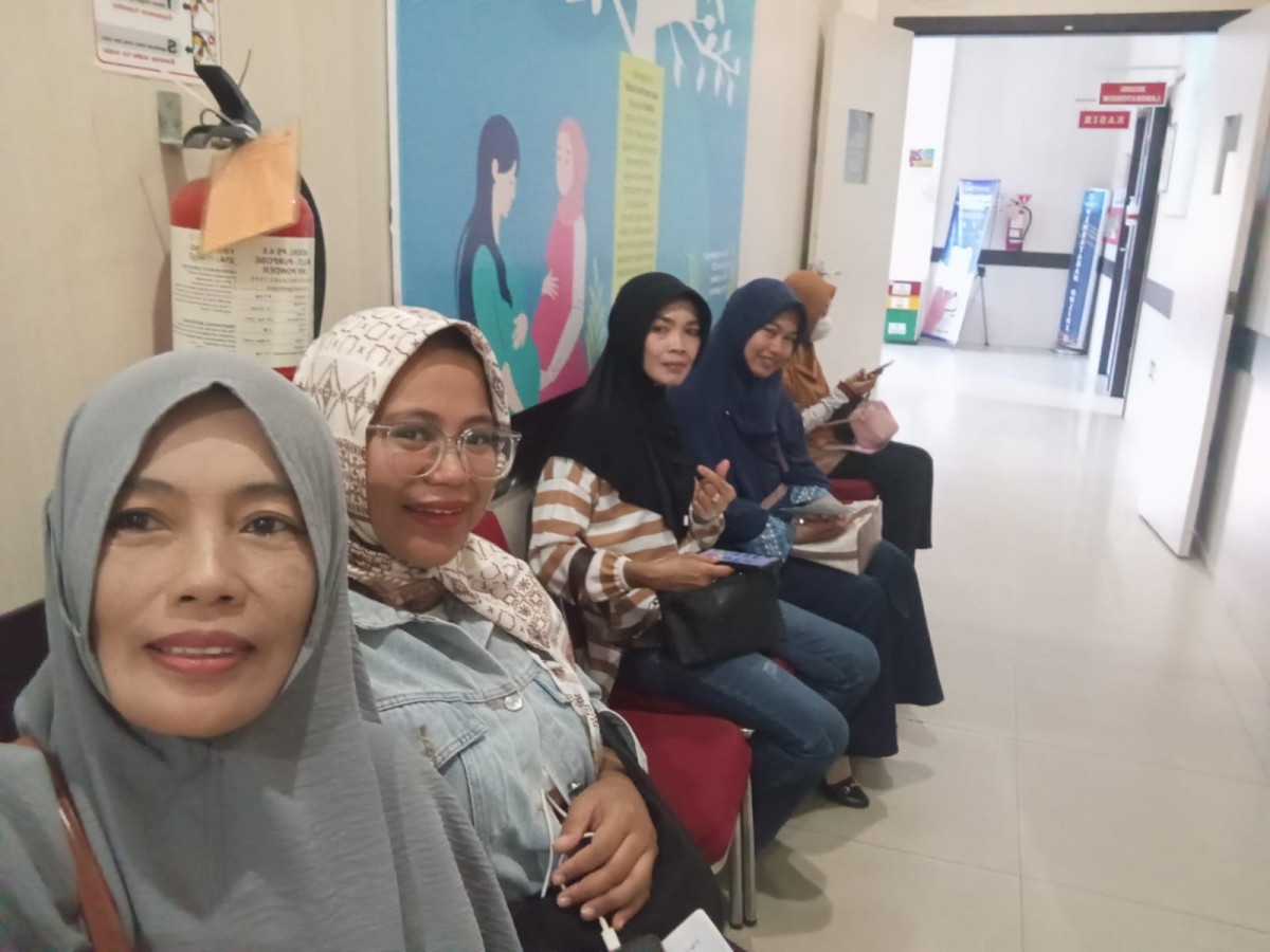 Tim TPK Kelurahan Pinang Kencana Mendampingi Ibu2 Aseptor Untuk Memasang KB Implan
